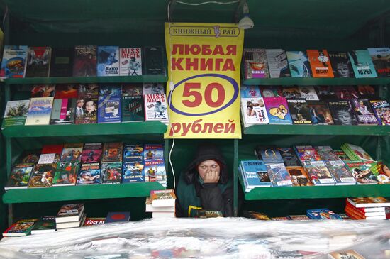 Vending kiosks outside Moscow metro stations