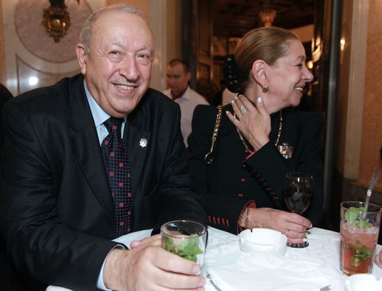 Tair Salakhov with his spouse Varvara