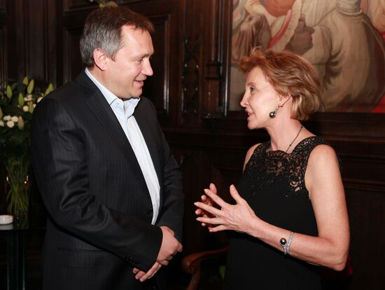 Sergei Plastinin, Roya Surdo