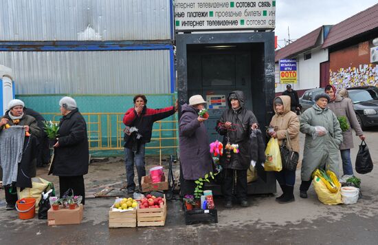 Unsanctioned trade in Moscow's streets