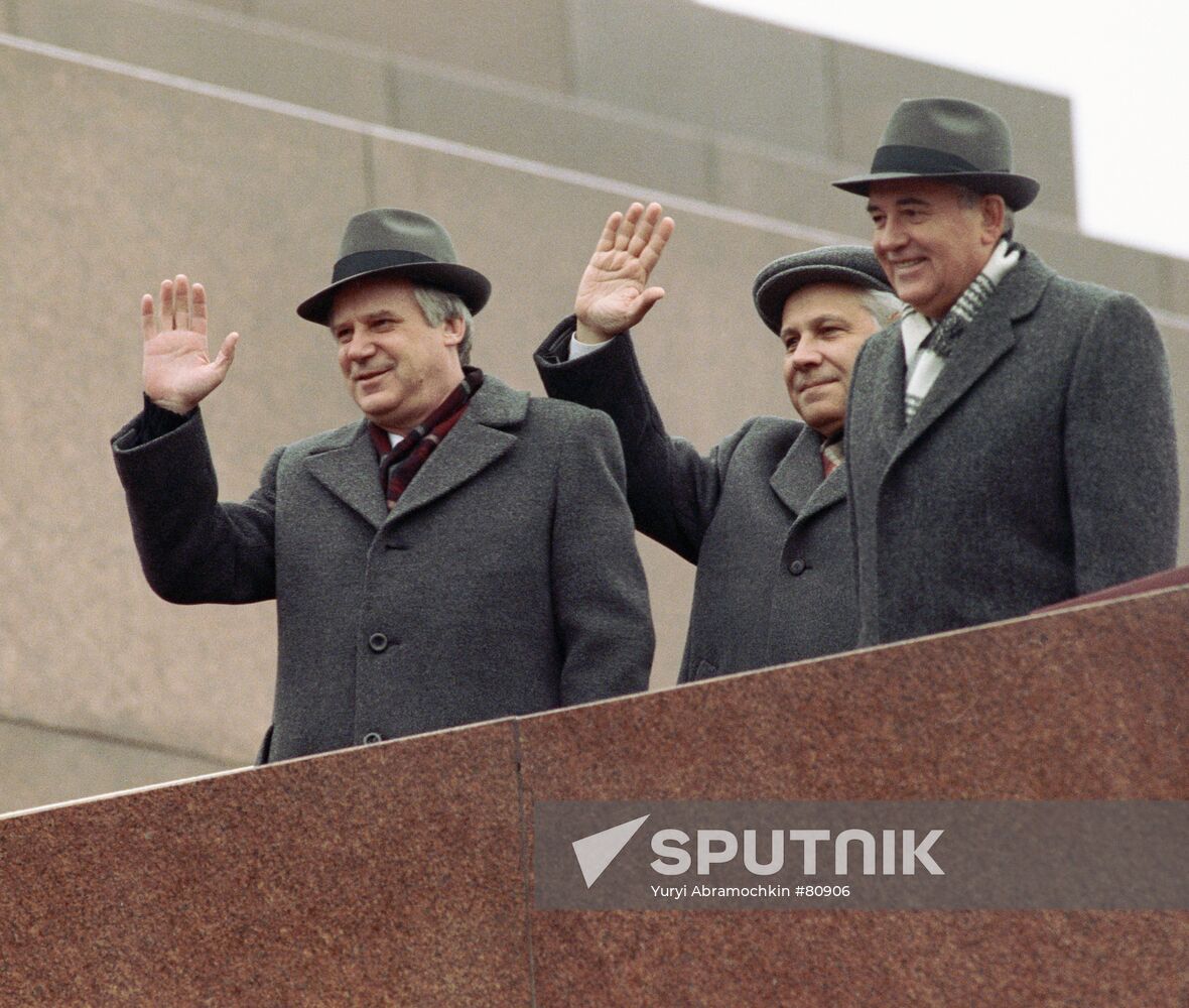 GORBACHEV LUKYANOV RYZHKOV