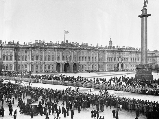 LEAVING WINTER PALACE ROMANOV HOUSE 300TH ANNIVESARY
