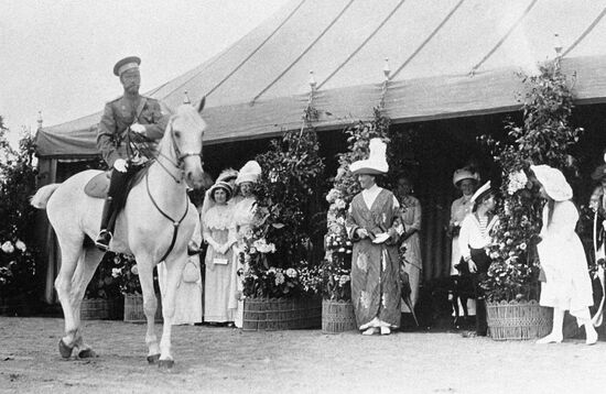 NICHOLAS II NEW PETERHOF