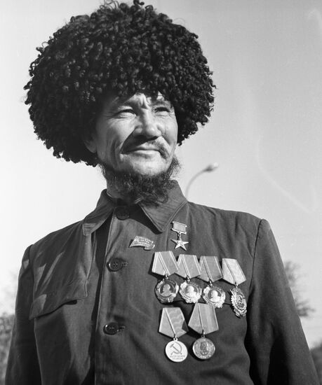 TURKMENISTAN COTTON-GROWER KARADZHAYEV