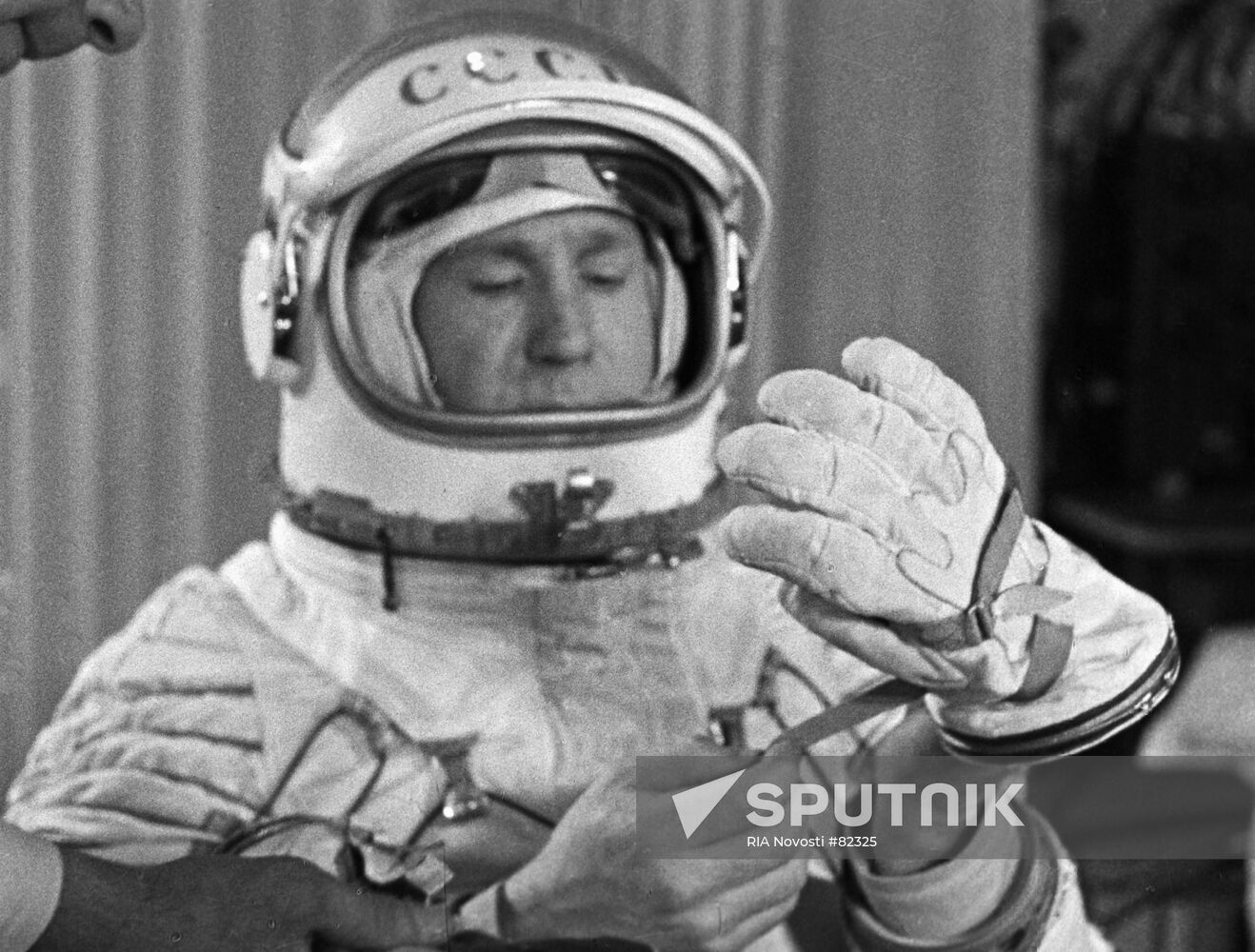 Spaceman Leonov at the Cosmonaut Training Center