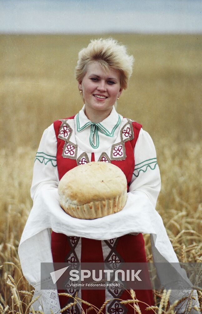 GIRL BREAD