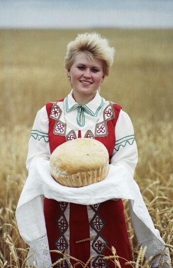 GIRL BREAD