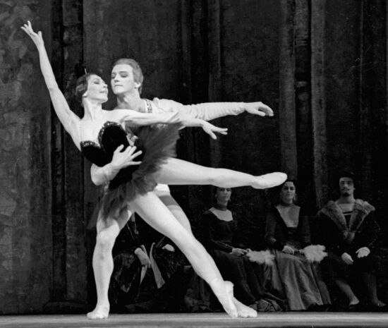 KARELSKAYA LIEPA SWAN LAKE