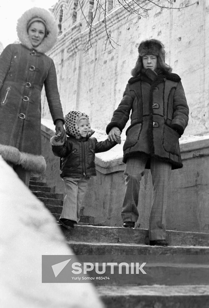 ANDRIANOV BURDA SON WALK