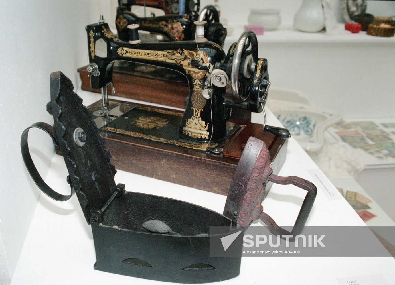 ZINGER SEWING MACHINE IRON