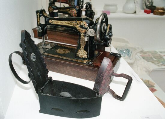ZINGER SEWING MACHINE IRON