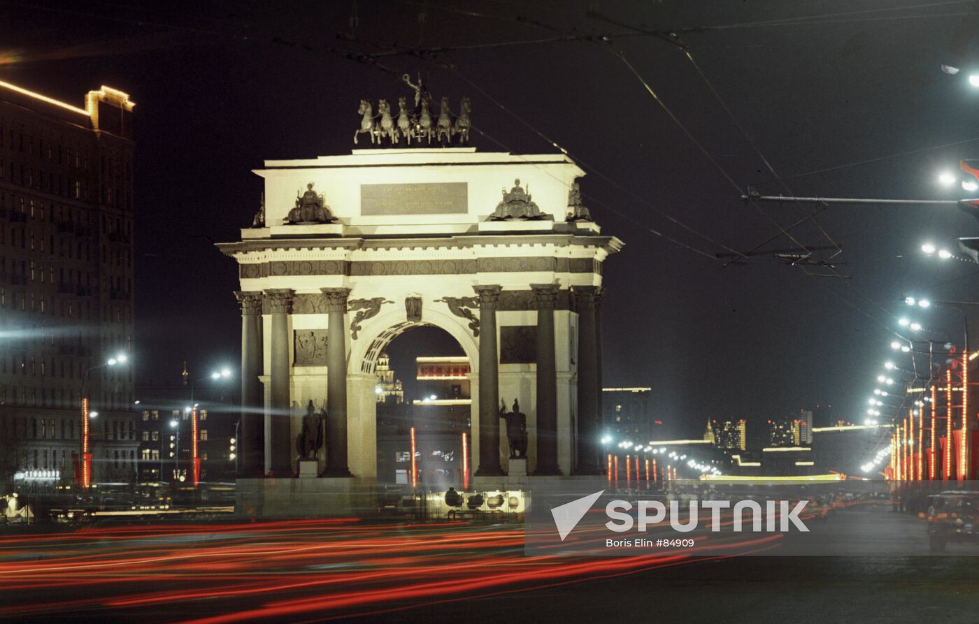 TRIUMPHAL ARC MOSCOW
