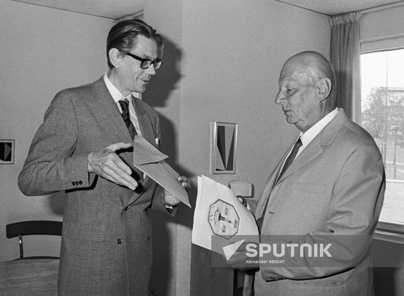 HAMBREUS ALEXANDROV DIPLOMA PRESENTING 