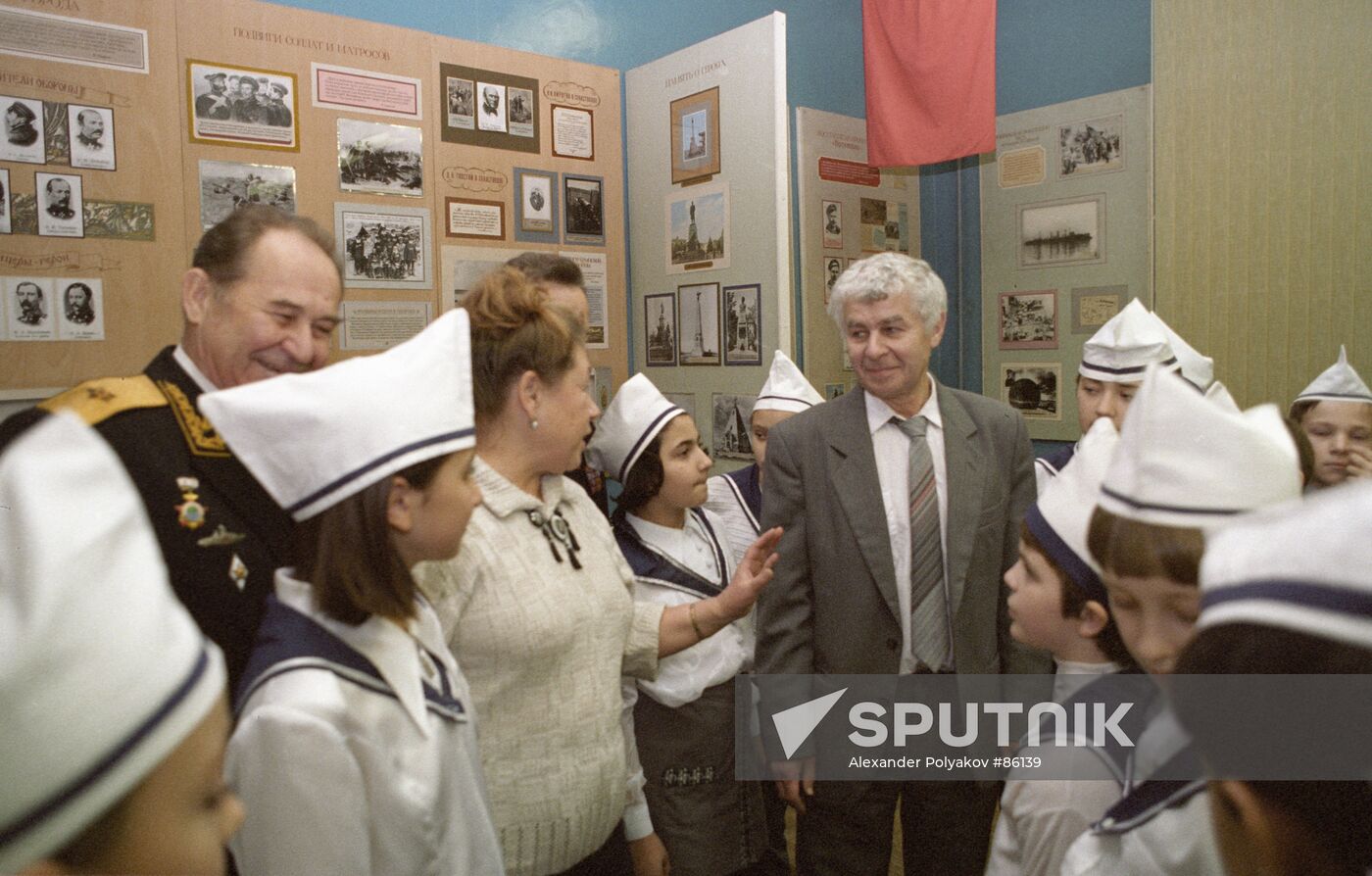 Alexander Nakhimov schoolchildren