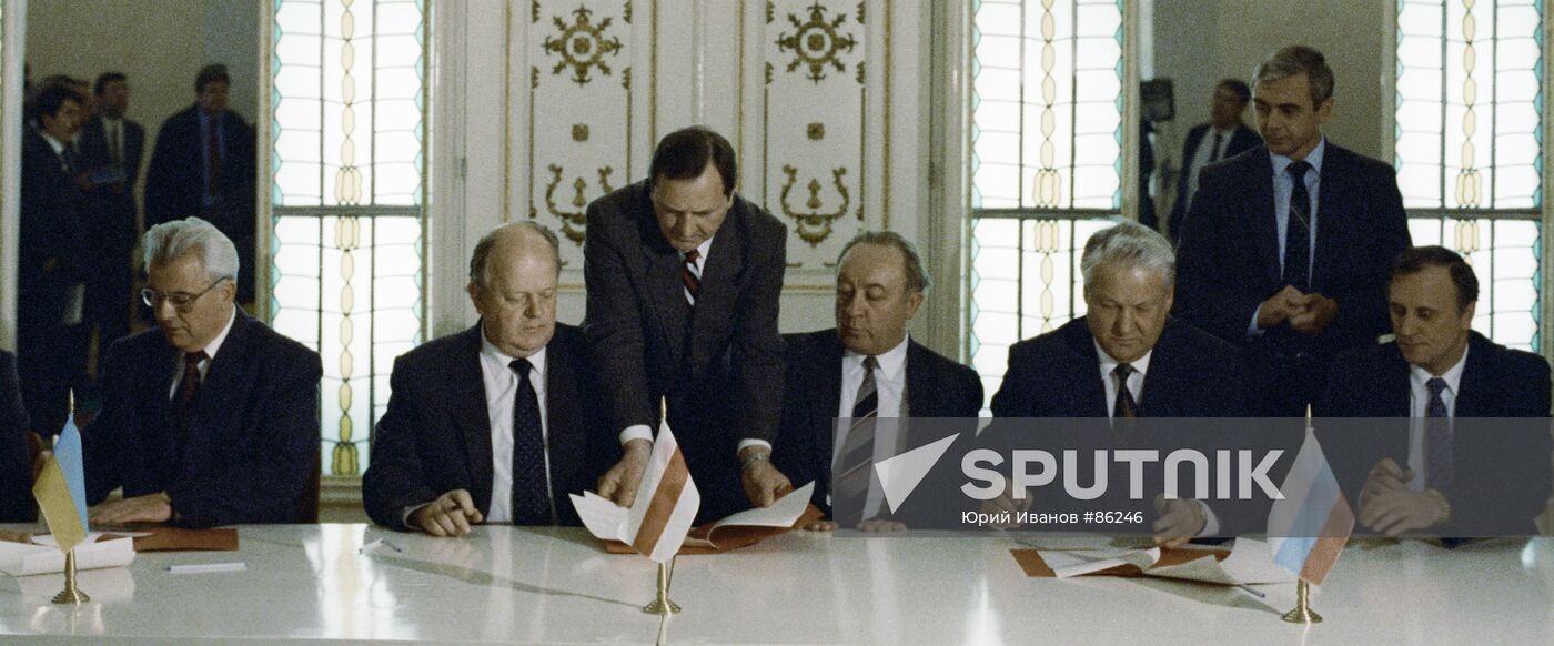 Yeltsin Kravchuk Shushkevich agreement on establishment of CIS