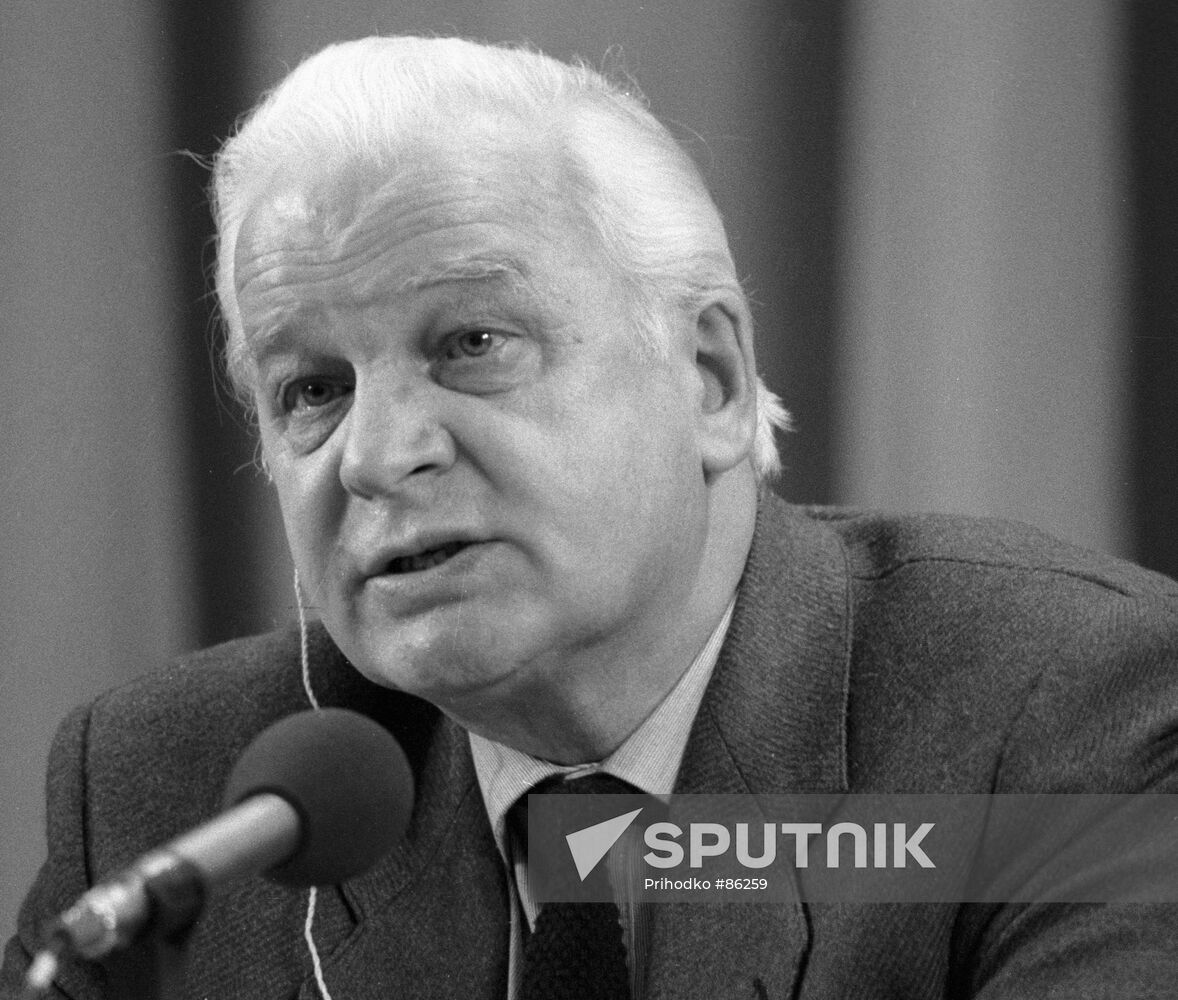 Film director Rostotsky news conference