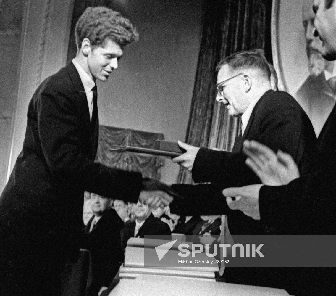VAN CLIBURN SHOSTAKOVICH COMPETITION PIANISTS
