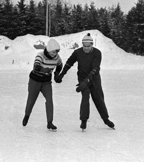 Pilots-Cosmonauts Andriyan Nikolayev and Valentina Tereshkova on a skating rink 