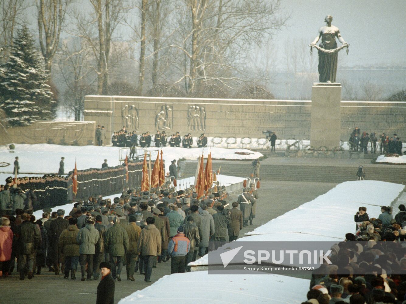 Yeltsin Victory Day Piskarevskoye Cemetery