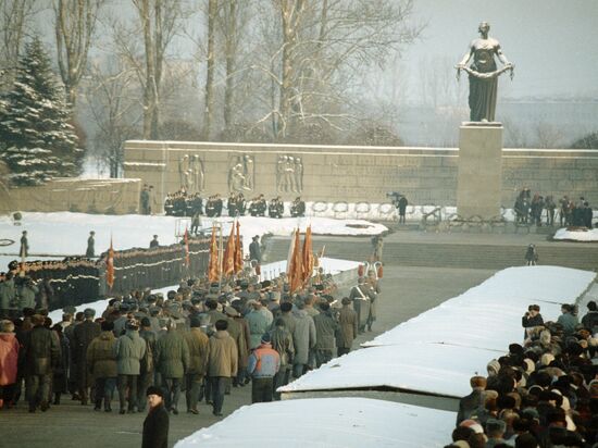 Yeltsin Victory Day Piskarevskoye Cemetery 
