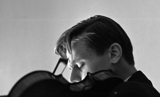 Vilnius Art School Violinist 