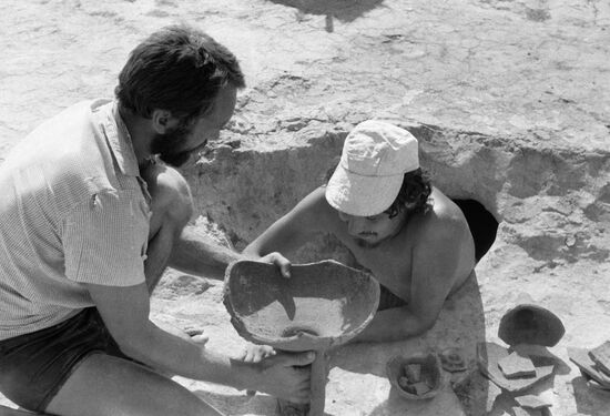 archaeologists diggings Olvia 
