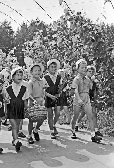 YOUNG NATURALISTS 