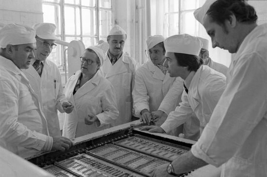 CONFECTIONERS EAST GERMANY VISIT "KRASNY OKTYABR"