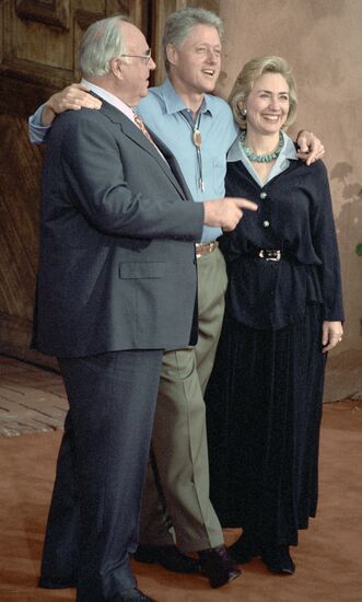 Kohl Clinton Wife Summit 