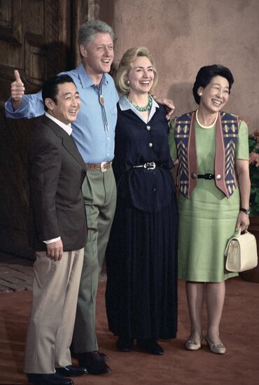 Hashimoto Clinton Wives Summit