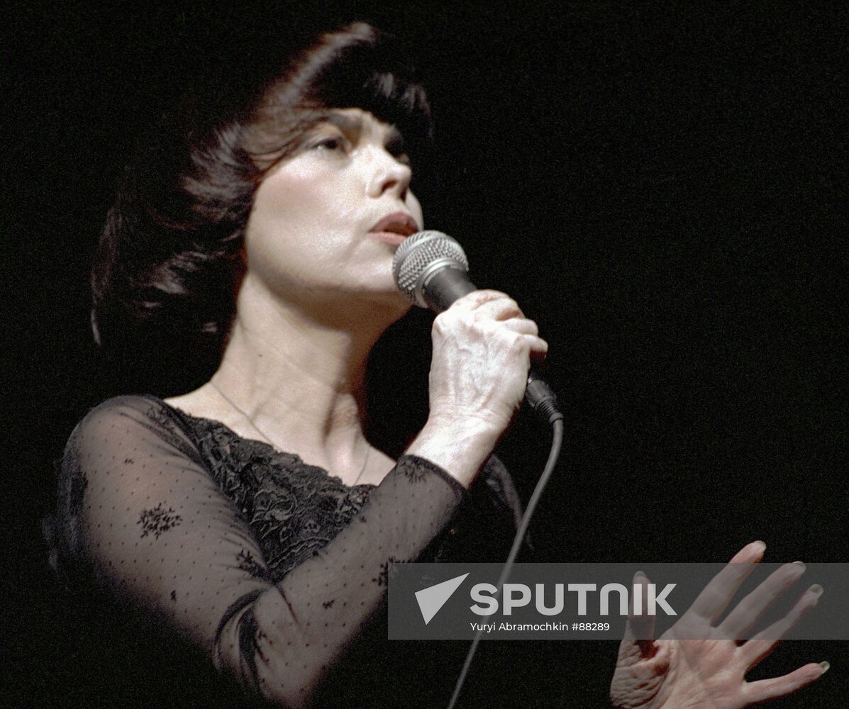 Mireille Mathieu Performance Moscow