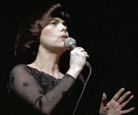 Mireille Mathieu Performance Moscow 