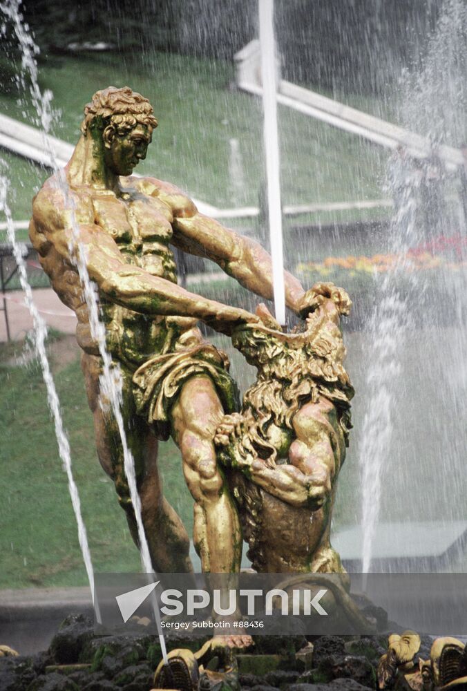 Petrodvorets fountain Samson