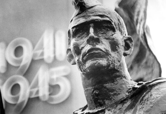 MONUMENT LENINGRAD 