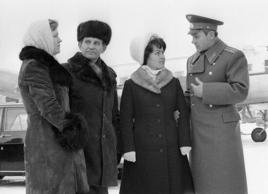 Cosmonauts Makarov Dzhanibekov Wives 