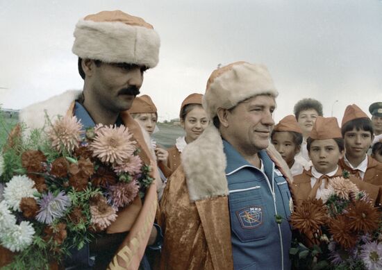 LYAKHOV MOMAND