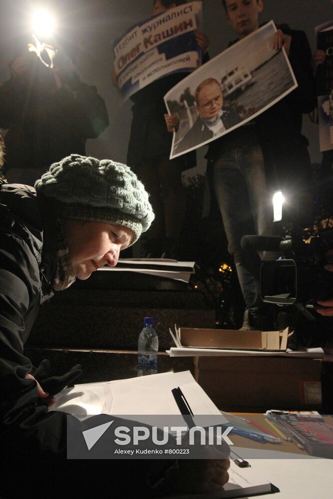 Rally demanding to find those who wanted Oleg Kashin dead