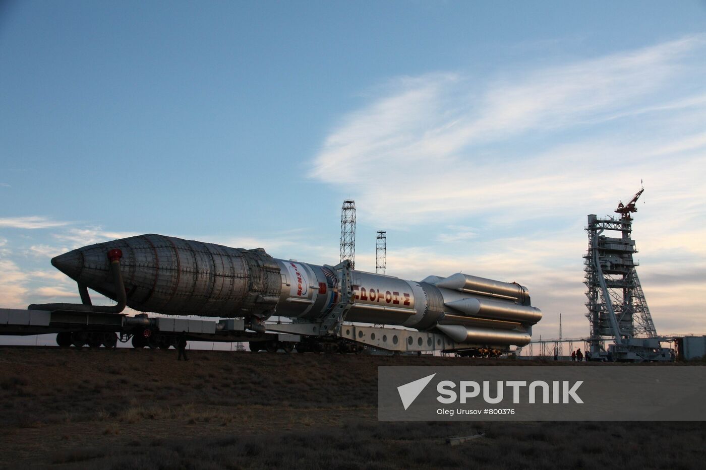 Proton-M rocket with Canadian-U.S. SkyTerra at the launch site