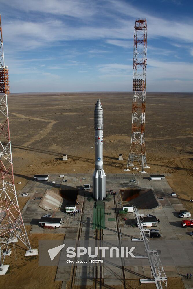 Proton-M rocket with Canadian-U.S. SkyTerra at the launch site