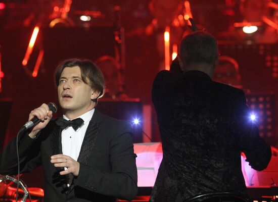 Bi-2 band performing with Interior Ministry Symphony Orchestra