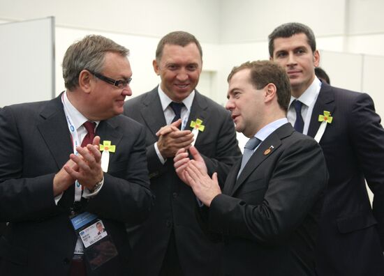 Dmitry Medvedev arrives for APEC summit in Japan