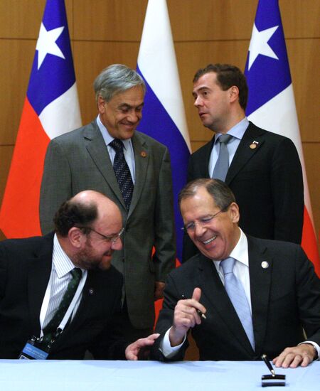 Dmitry Medvedev arrives for APEC summit in Japan