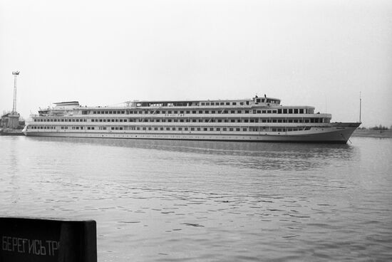 Motor ship "30 Years of GDR"