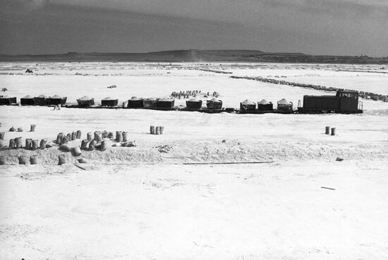 Train transporting sodium sulfate