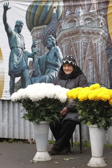 Flower seller near Moscow metro station