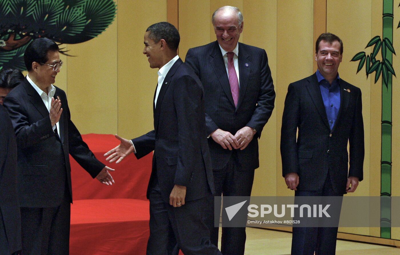 Dmitry Medvedev visits APEC summit in Japan