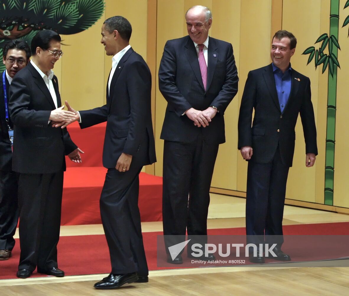 Dmitry Medvedev visits APEC summit in Japan