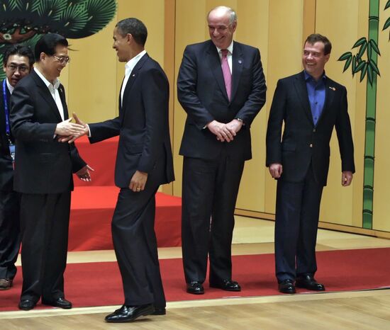 Dmitry Medvedev visits APEC summit in Japan