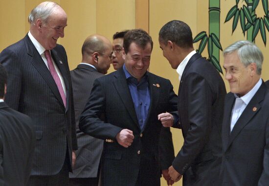 Dmitry Medvedev visits APEC summit in Japan