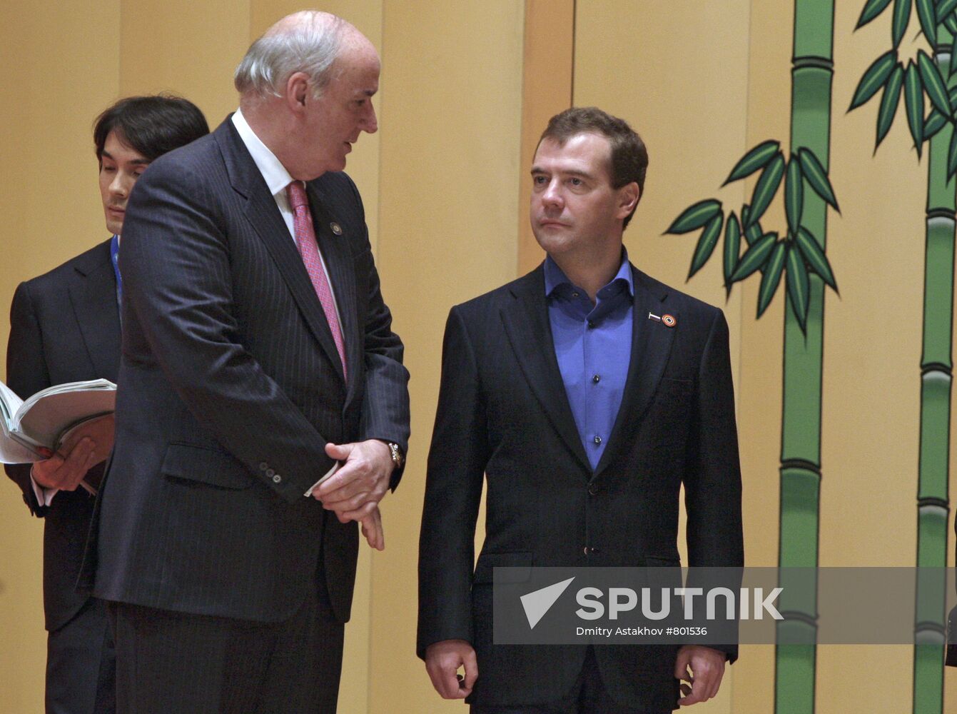 Dmitry Medvedev visits APEC summit in Japan